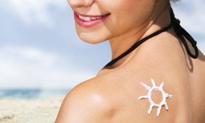 Sole, come difendere la pelle con il "percorso idratazione"