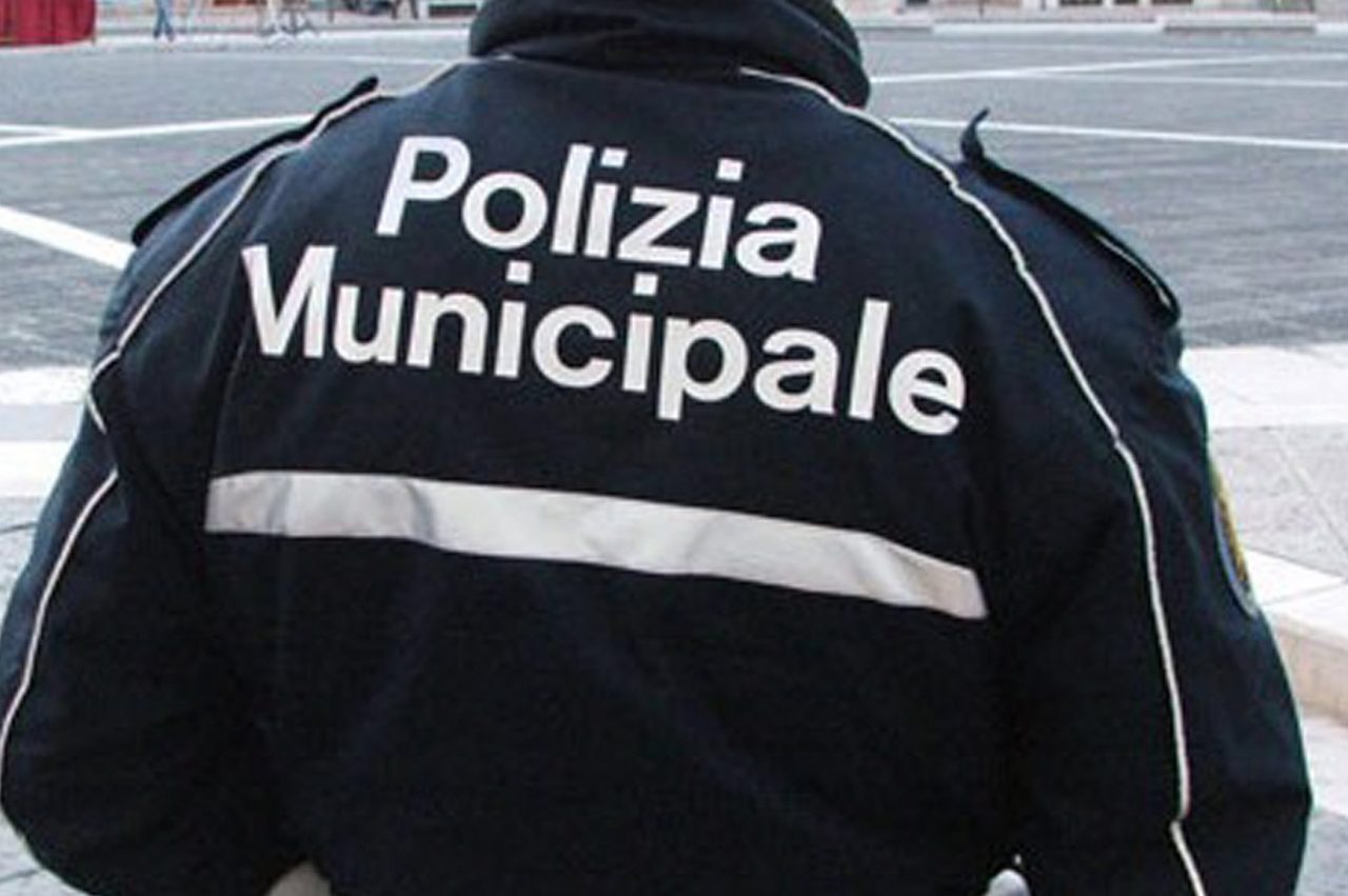 Trasporto illecito di rifiuti, sequestrato autocarro