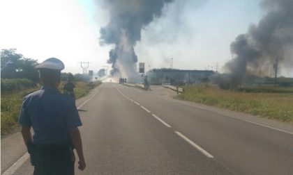 A fuoco autocisterna sulla Porcilana. FOTO E VIDEO