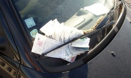 Auto con targa straniera accumula 117 multe