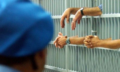 Detenuto tenta il suicidio in cella, i poliziotti gli salvano la vita