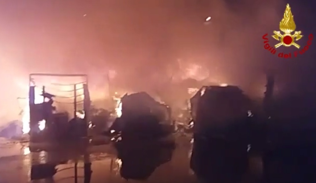 Costermano, il VIDEO delle fiamme