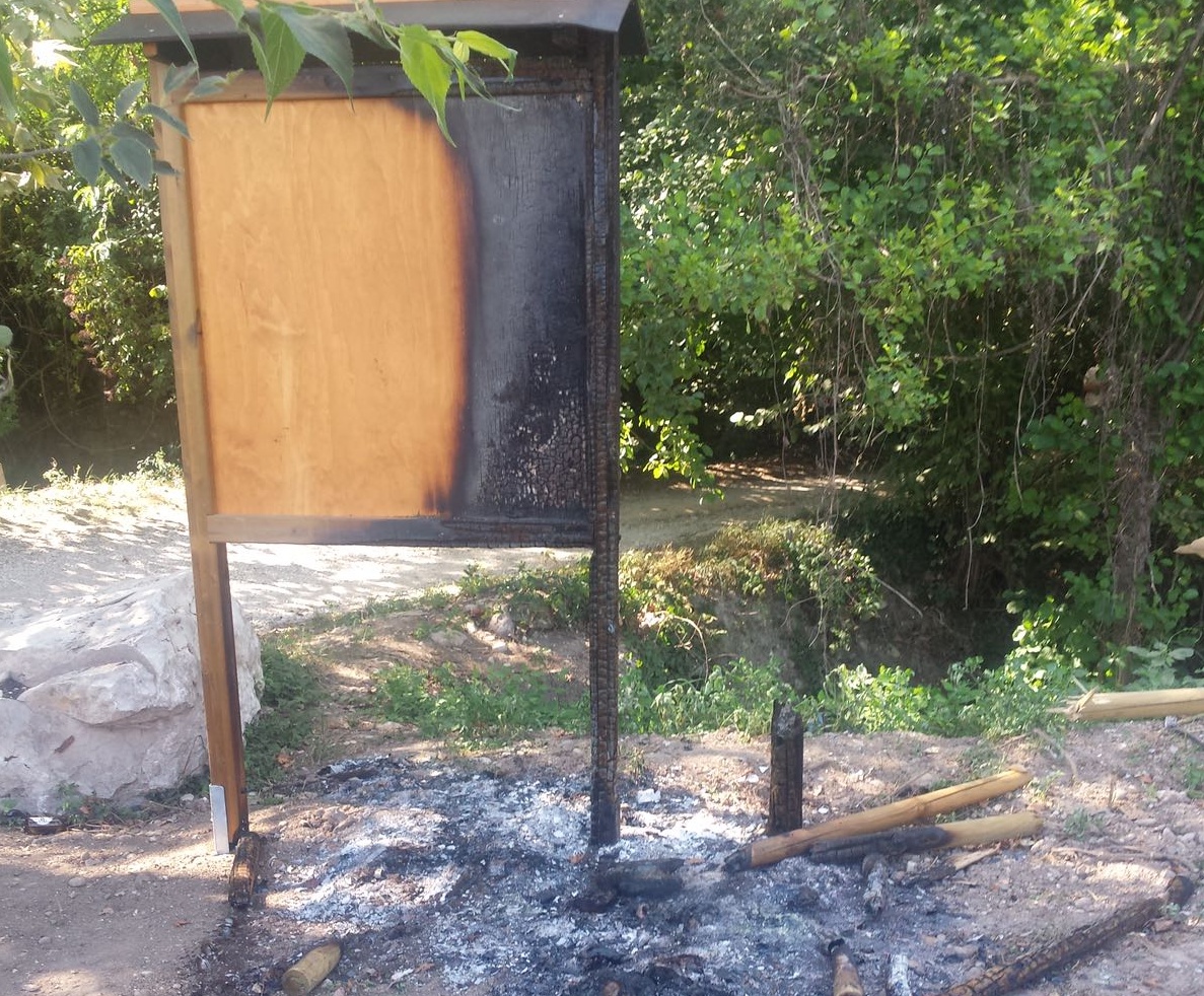 Fiamme e vergogna a San Giorgio in Salici: “Sospettiamo una persona”
