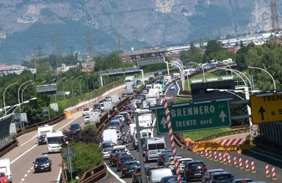 Il grande rientro, code sulla A22