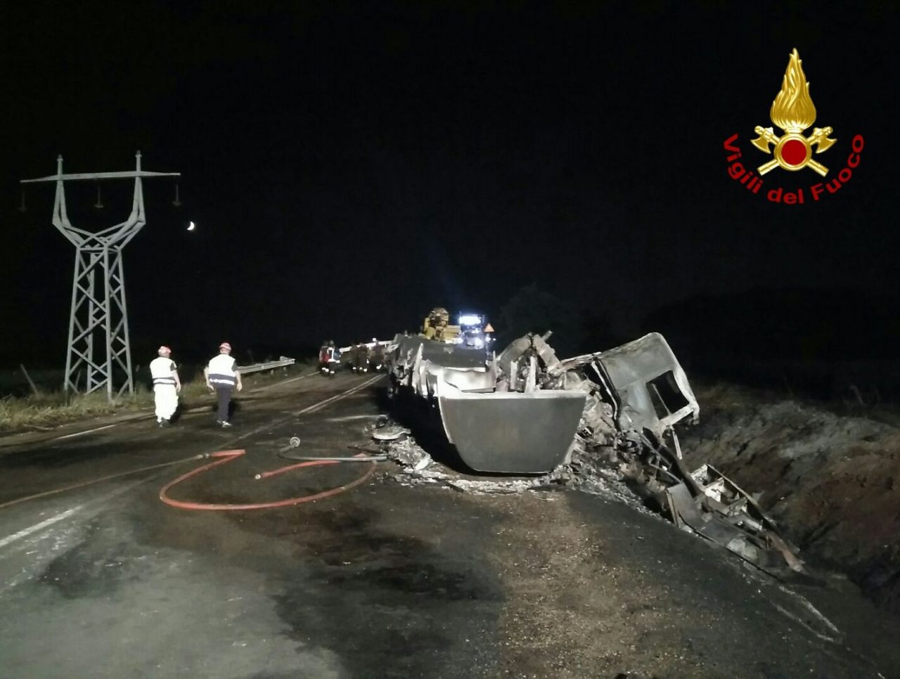 Incendio Porcilana, lavori terminati a tarda notte. LE IMMAGINI
