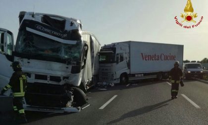 Incidente in A4, cinque feriti tra i quali un bambino