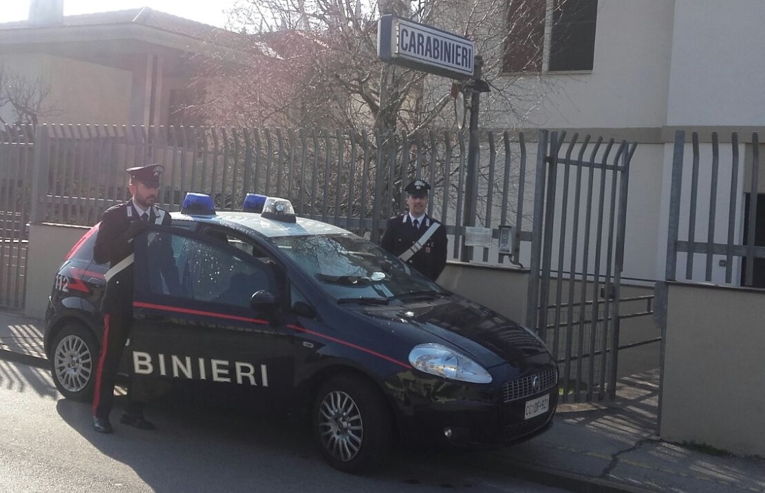 Investita mentre attraversa, anziana in prognosi riservata