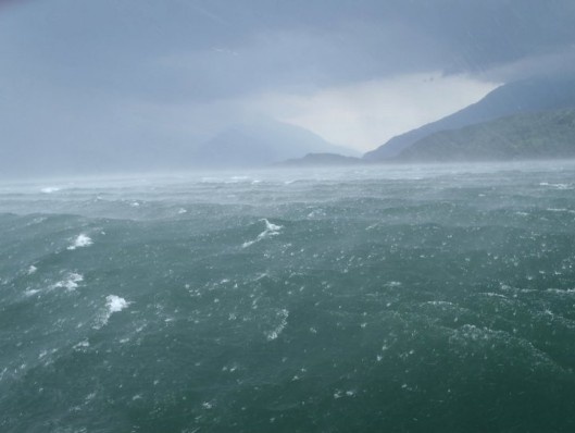 Maltempo sul lago di Garda, 4 imbarcazioni ribaltate