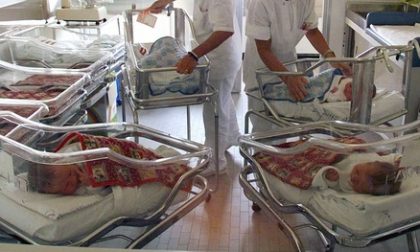 Un'altra tragedia in ospedale. Siamo a Brescia e un neonato è morto, i bambini infettati sono 8, di cui 5 ancora in ospedale colpiti dal batterio killer Serratia marcescens.