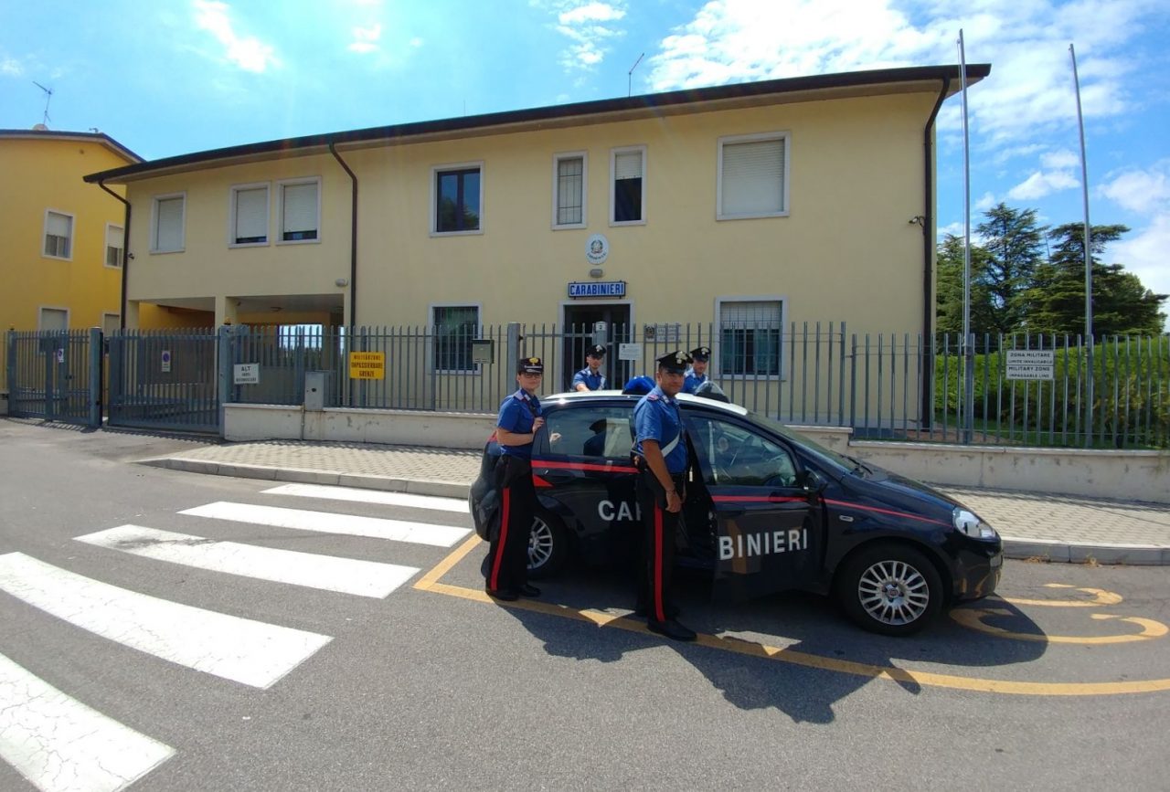 Ruba uno zaino, arrestato un 40enne italiano