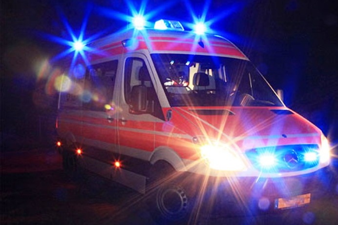 Si schianta sul muro, grave un 35enne