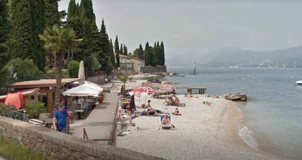 Si tuffa dal pontile, grave un 15enne