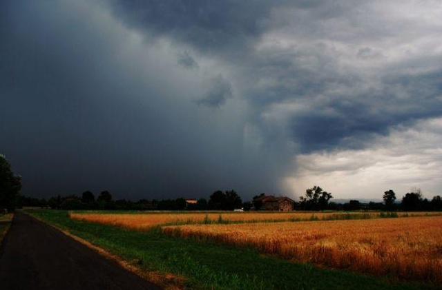 Temporali in arrivo, scatta l’allerta meteo