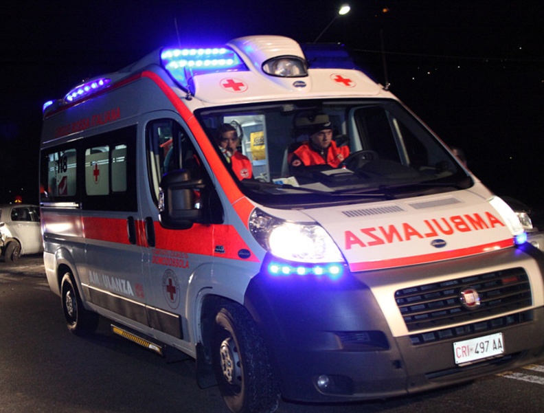 Valeggio,  moto esce di strada: conducente infilzato dai ferri della vigna