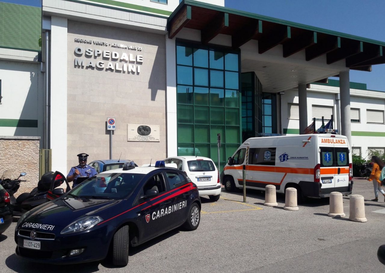 Villafranca, ruba in ospedale e aggredisce il vigilante