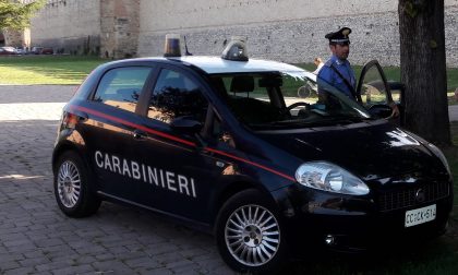 Allontanato da un bar, aggredisce Carabinieri