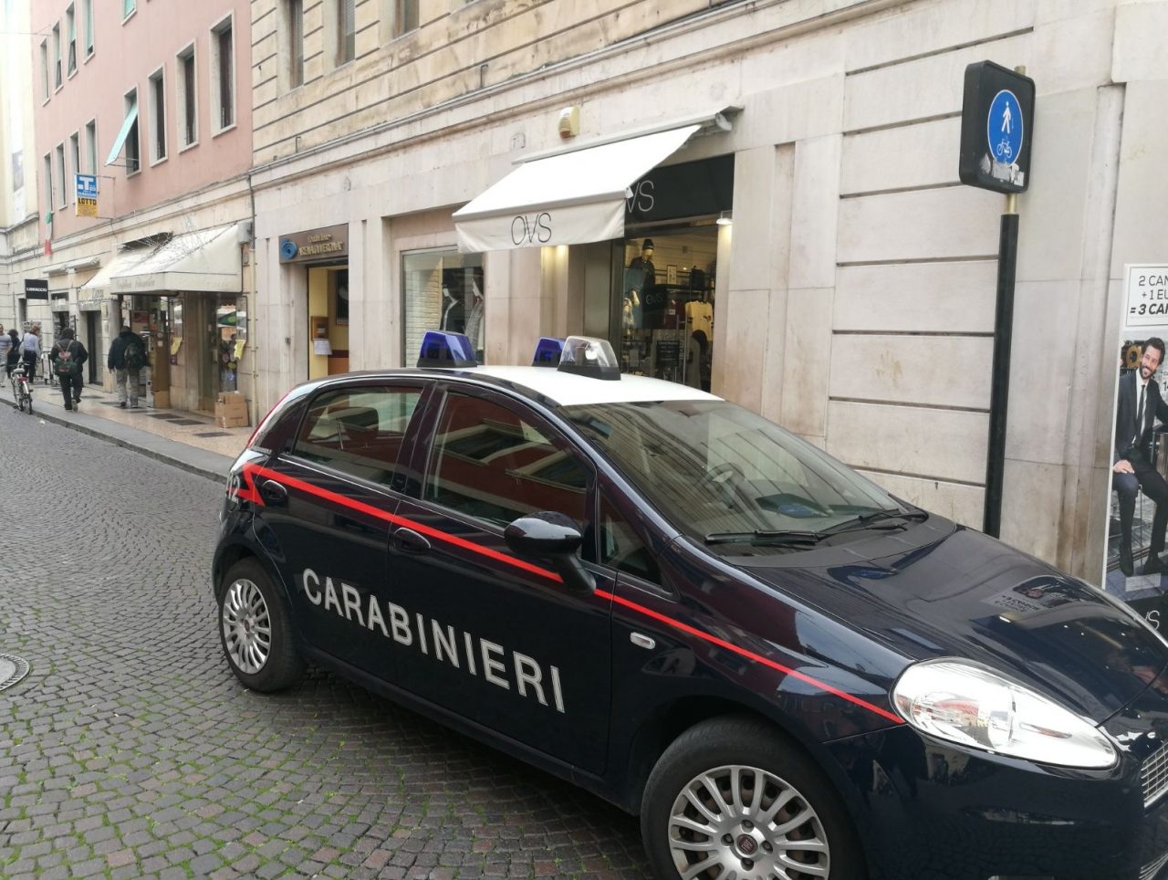 Tenta di rubare all’Oviesse, arrestata 25enne