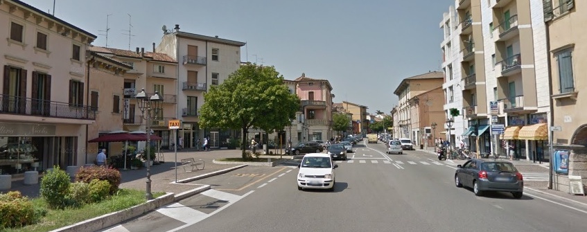 Ferisce con l’ascia la moglie e scappa, ricercato
