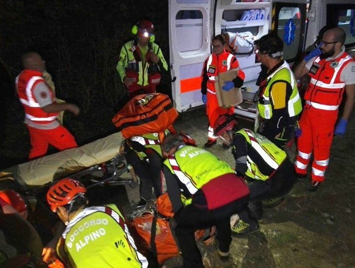 Giovane precipitato per 20 metri, le immagini dei soccorsi