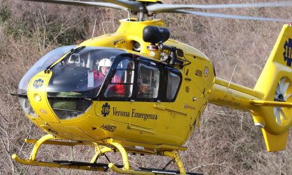 Precipita per 20 metri, salvato un 27enne