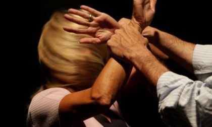 Schiaffi alla fidanzata, interviene la polizia locale