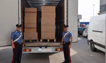 Si finge corriere e porta via scarpe per 50mila euro