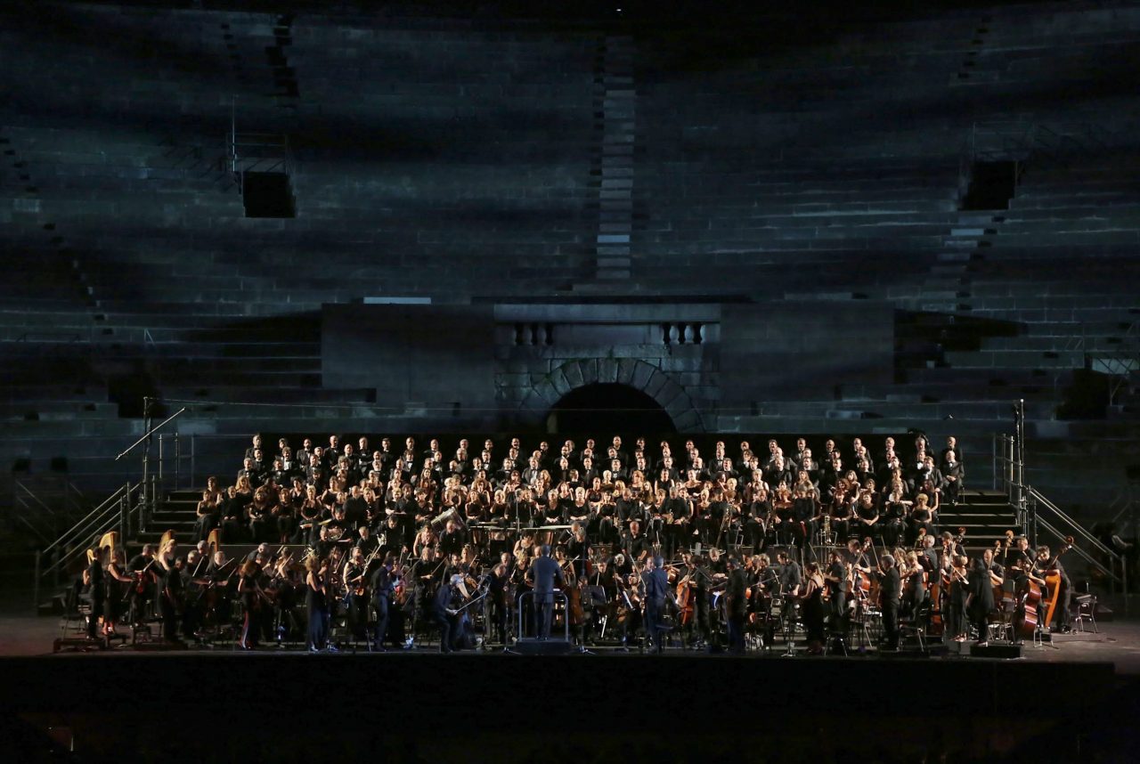 Sirmione, il castello ospita il coro dell’Arena di Verona
