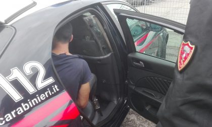 Tenta di rubare un'auto in sosta, arrestato un 34enne