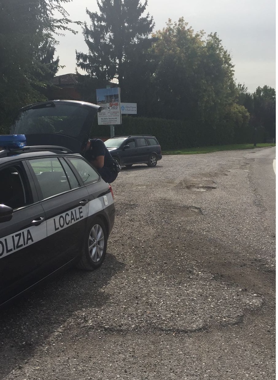Villafranca, in scooter senza revisione e assicurazione fugge all’alt