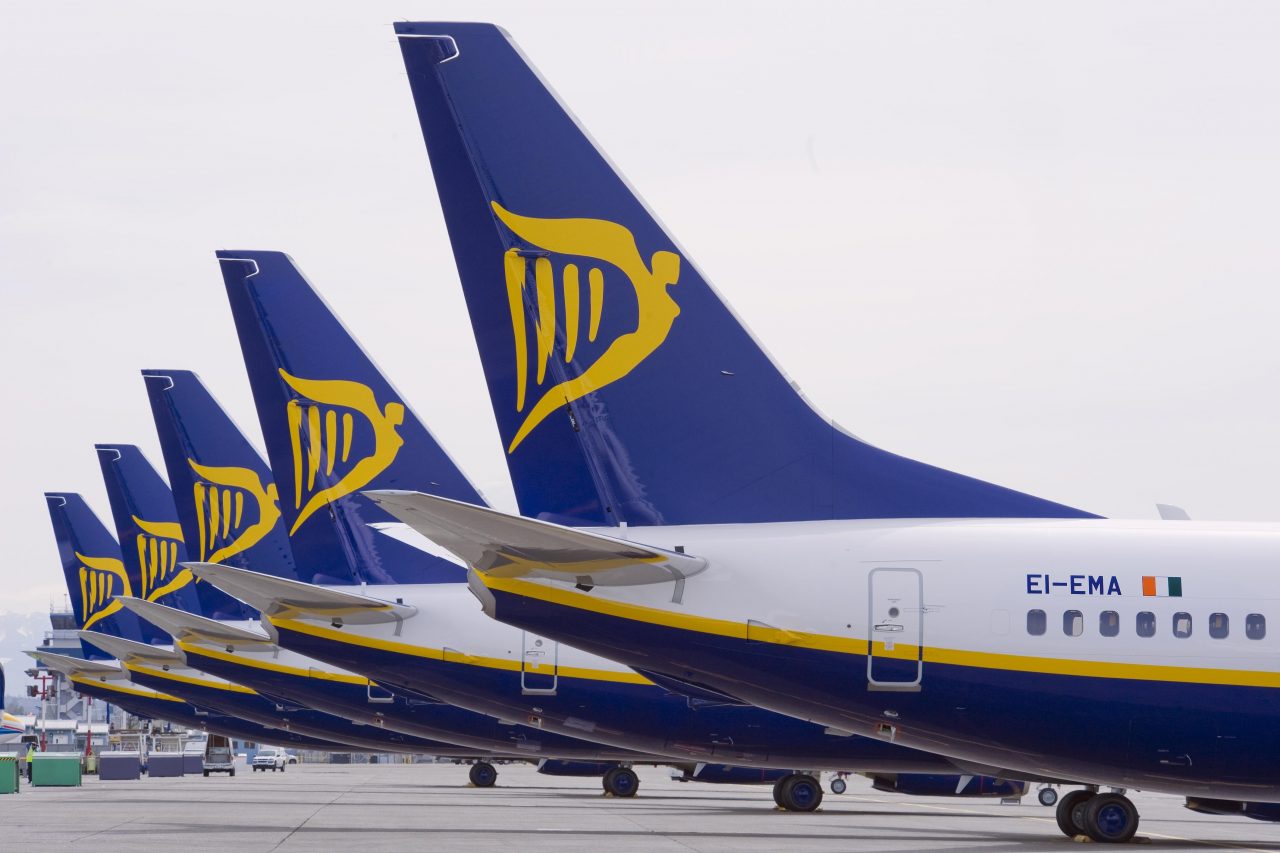 Bagaglio a mano a pagamento, Ryanair fa un passo indietro