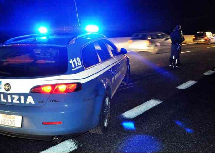 A22, persona travolta dopo essere scesa dall’auto