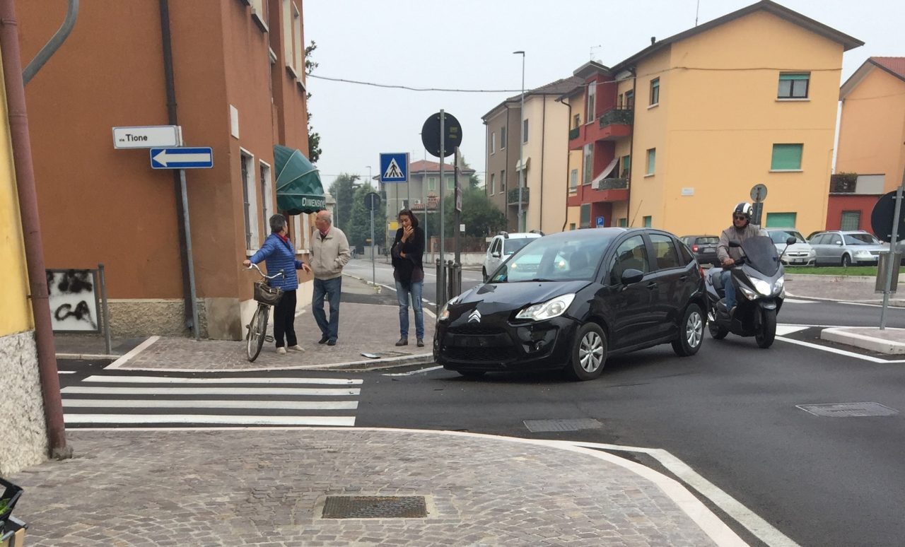 Ci risiamo: altro botto all’incrocio di via Pace