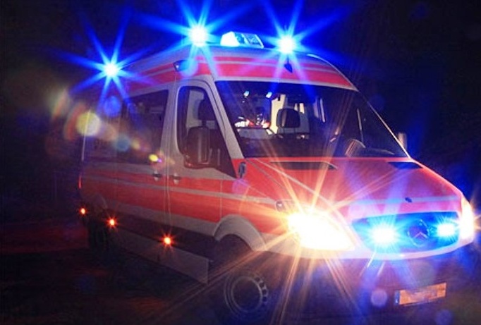 Finiscono nel fossato: un morto e due feriti