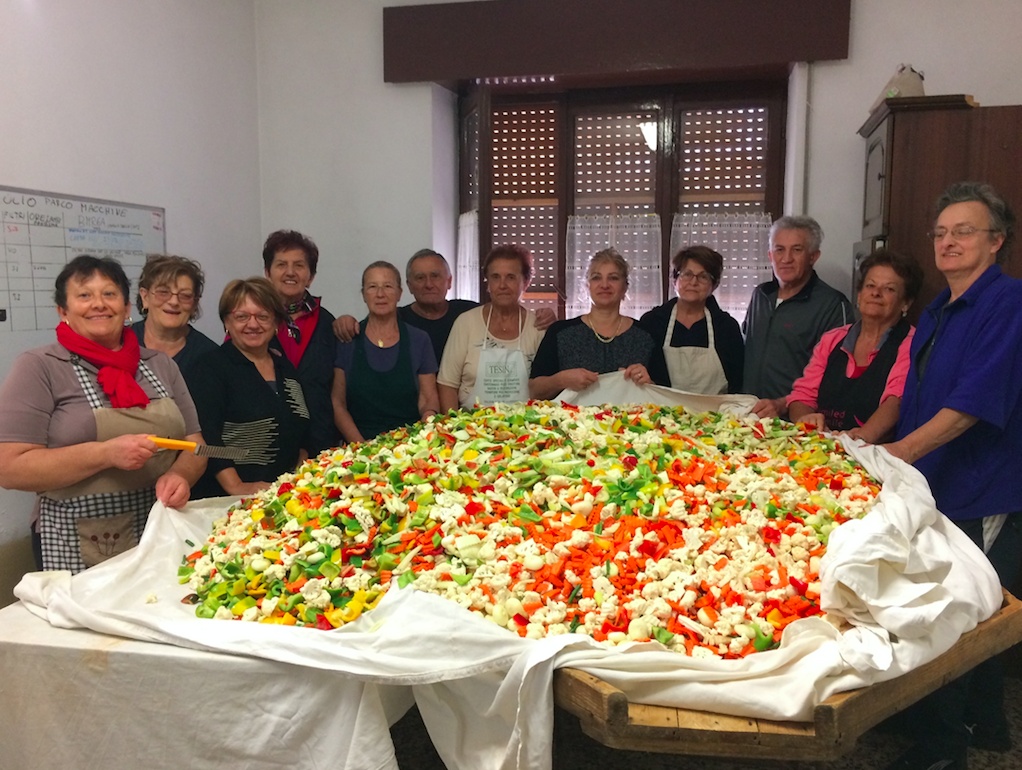 Giardiniera da record per la «banda» delle conserve