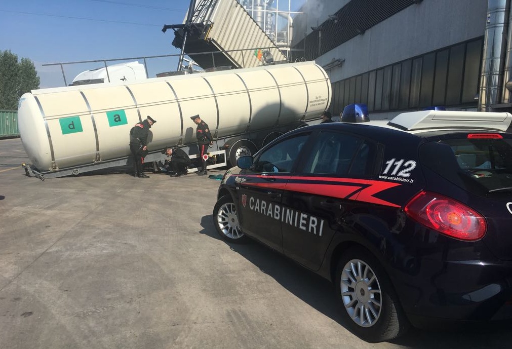 Precipita dalla cisterna, ferito un 50enne