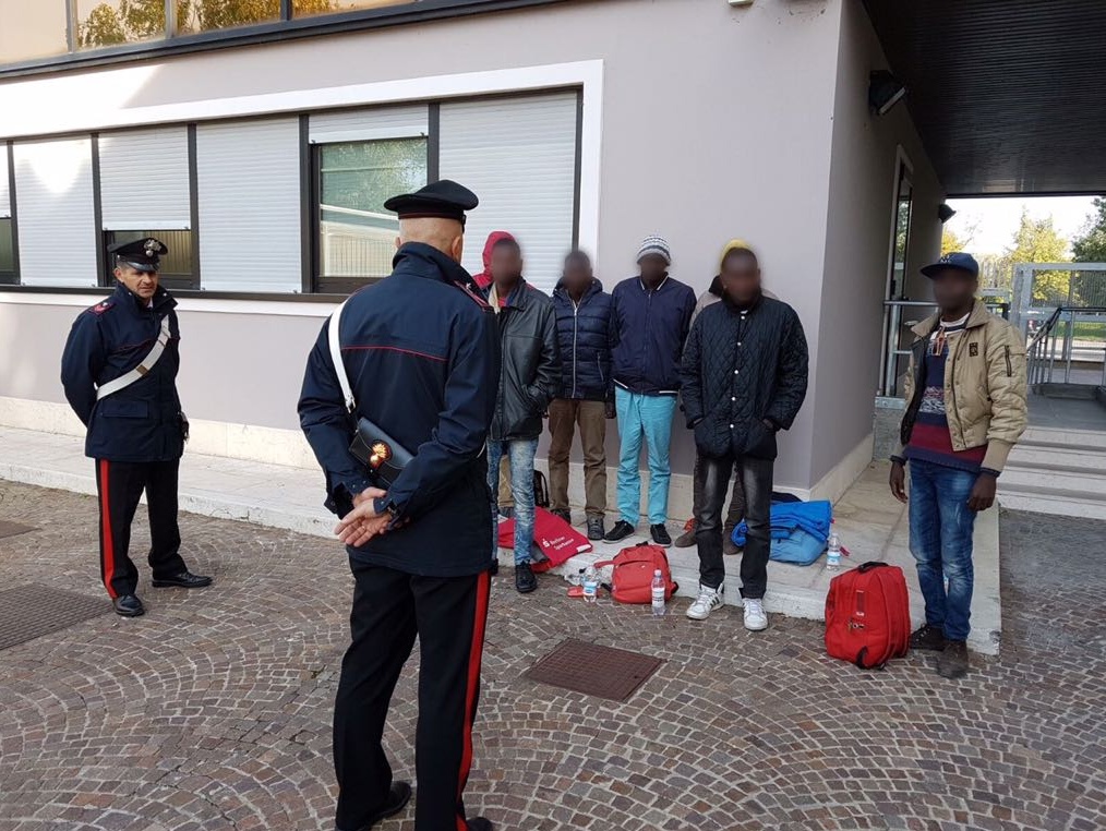Scoperti sette extracomunitari in un tir
