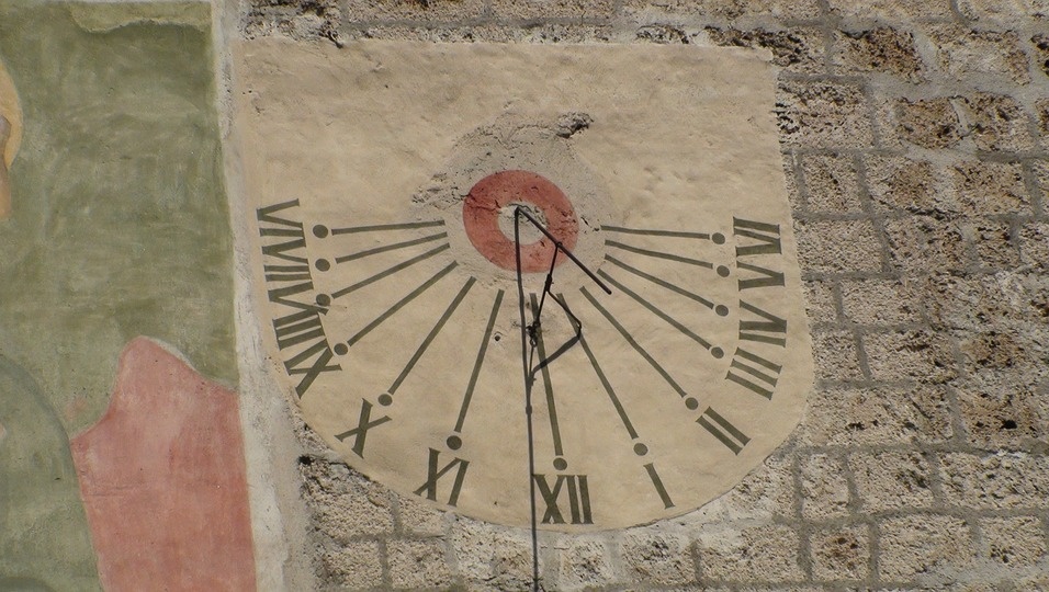 Stanotte dormiremo un’ora in più o in meno?