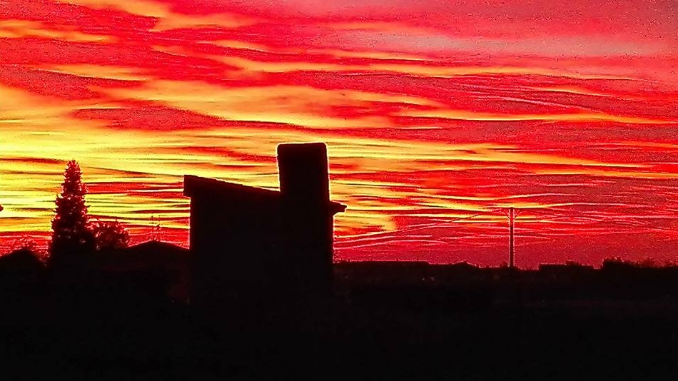 Stasera il tramonto ha stregato l’Italia