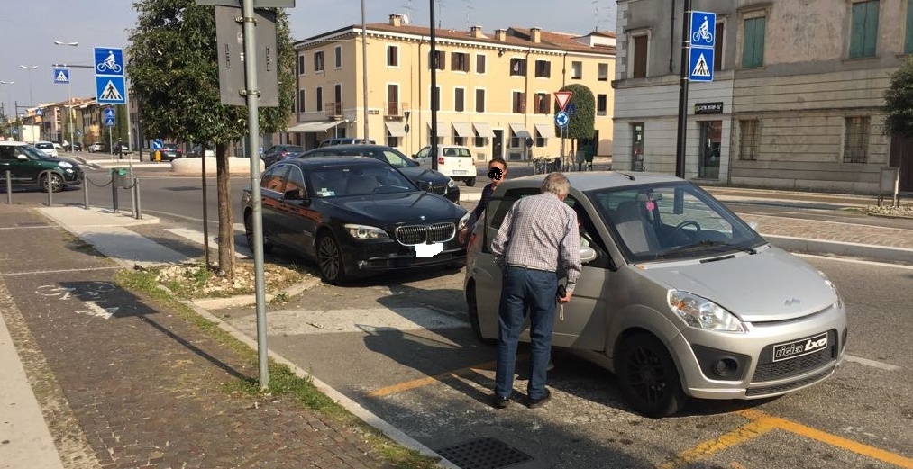 Villafranca, botto alla rotonda di via Messedaglia