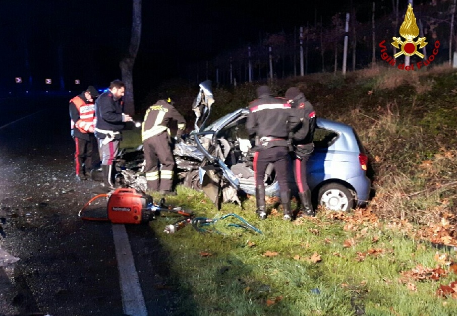 FOTO e VIDEO Sona, violento scontro frontale