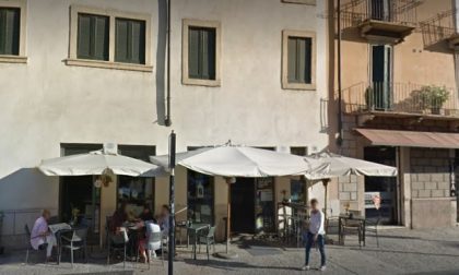Follia di alcuni tifosi napoletani, devastato un bar a Verona