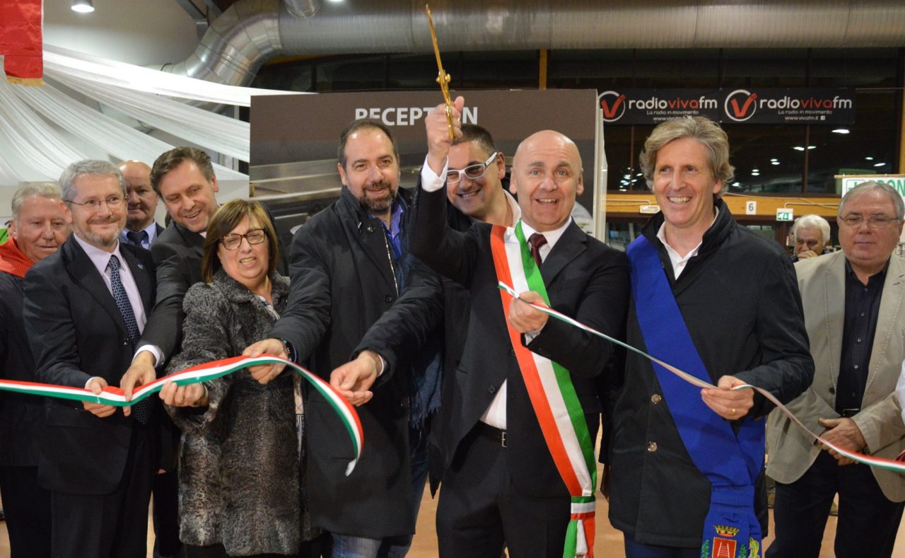 Isola, inaugurata la Fiera del bollito con la pearà