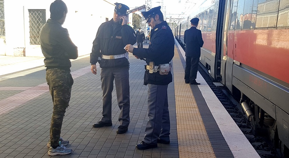 Peschiera: turisti in luna di miele derubati sul treno