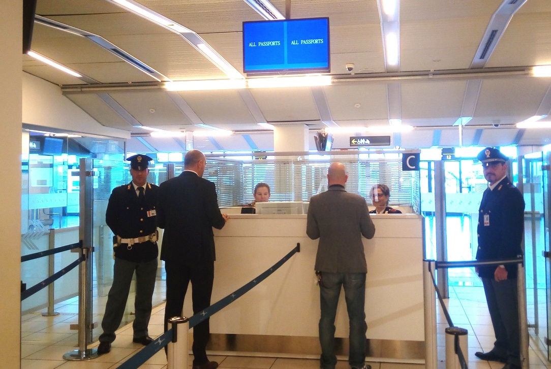 Prova a partire per la Moldavia ma deve scontare la pena