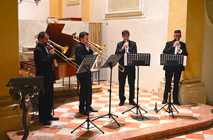 A Quaderni Santo Stefano con gli ottoni
