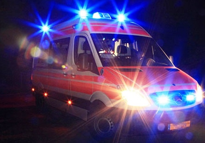 Auto rovesciata in tangenziale sud: un ferito