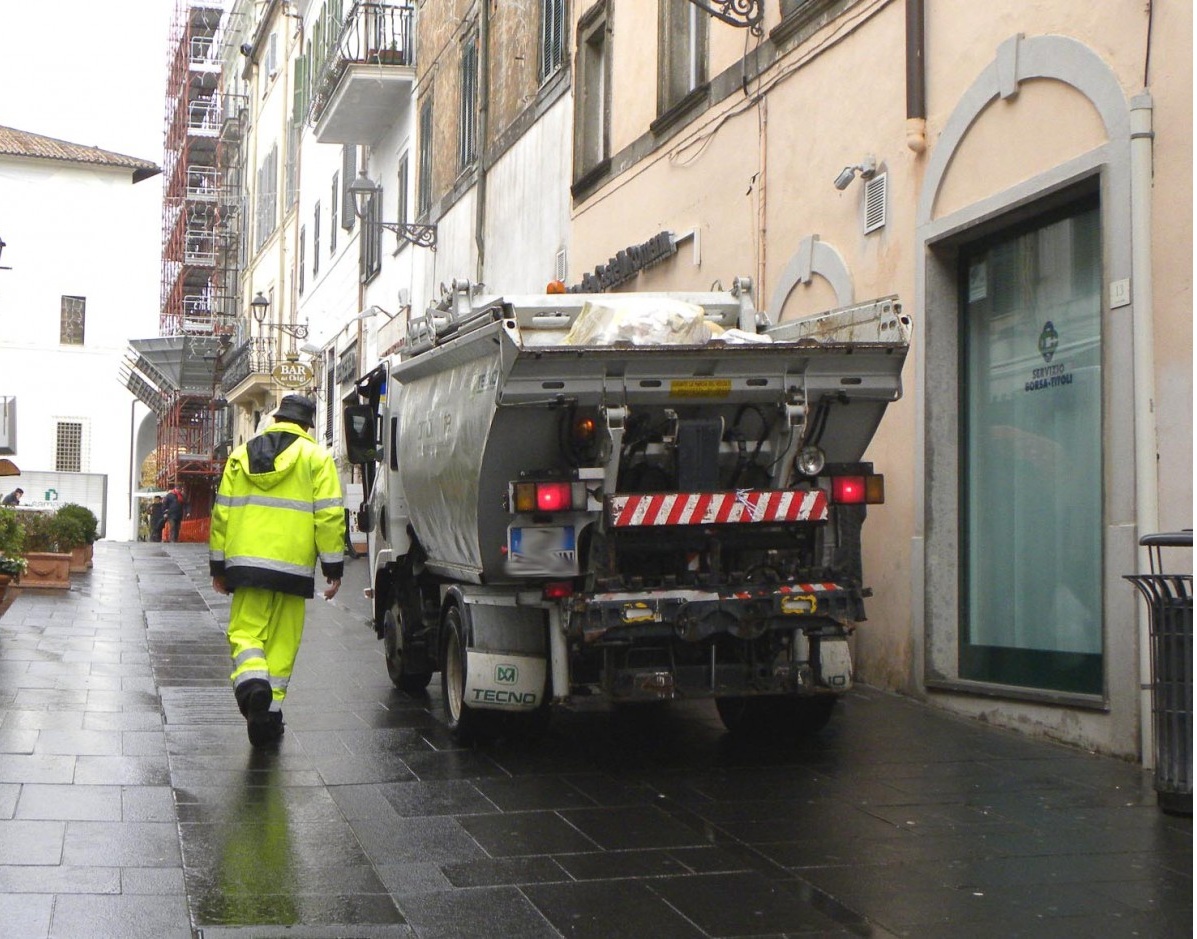 «Basta lasciare sul posto sporcizia!»