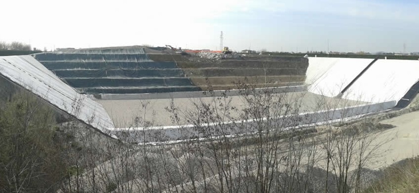 Discarica Siberie, l’opposizione chiede una procedura civile