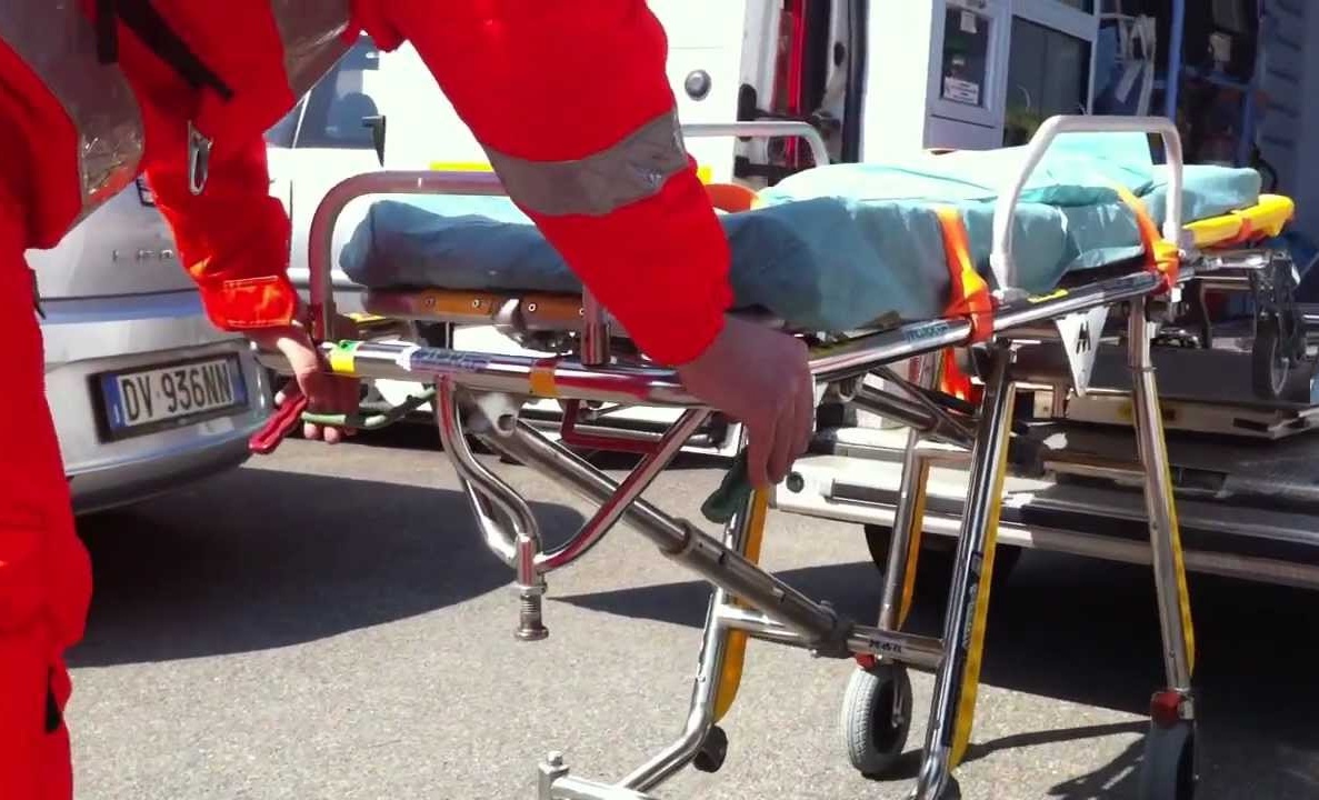 Esce di strada con l’auto, morta una donna
