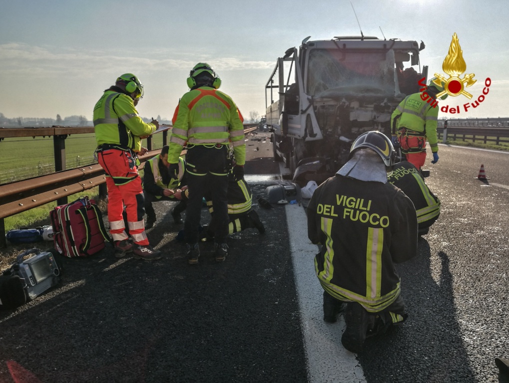 Incidente sull’A22, immagini e video dei soccorsi